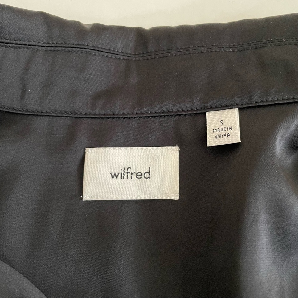 Aritzia Wilfred Beso Satin Button Up Short Sleeve Blouse Shirt Black - Picture 9 of 14